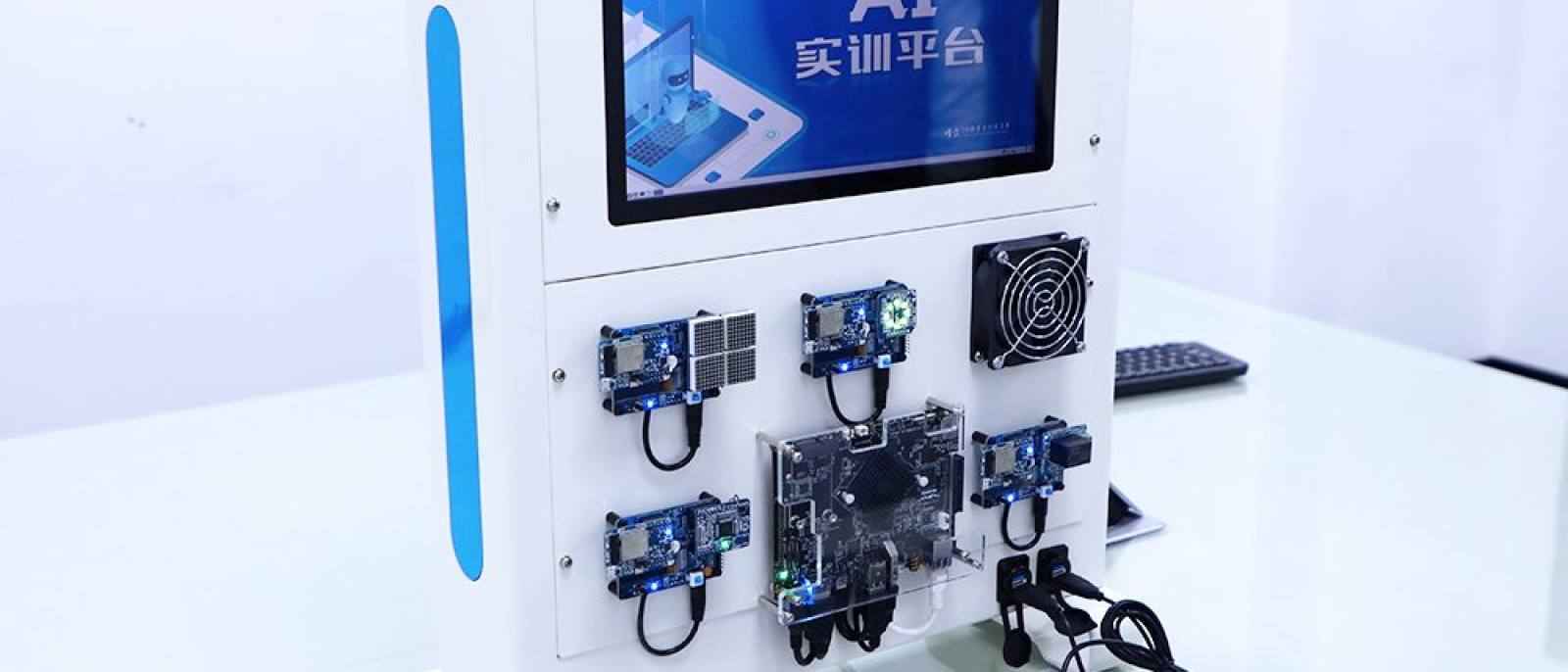jinnianhui官网 金年会 首屏主视觉：智能算力与模型协同