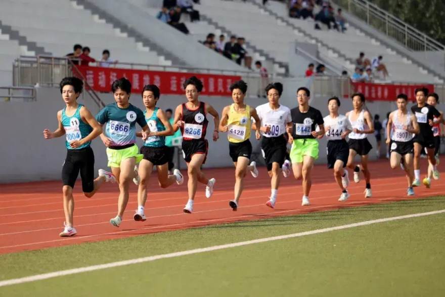懂球帝 德甲赛季中期盘点：五支球队的边后卫内收战术，中场人数优势的代价